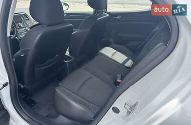 Хэтчбек Renault Megane 2016 в 