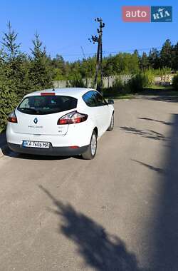Хэтчбек Renault Megane 2015 в 