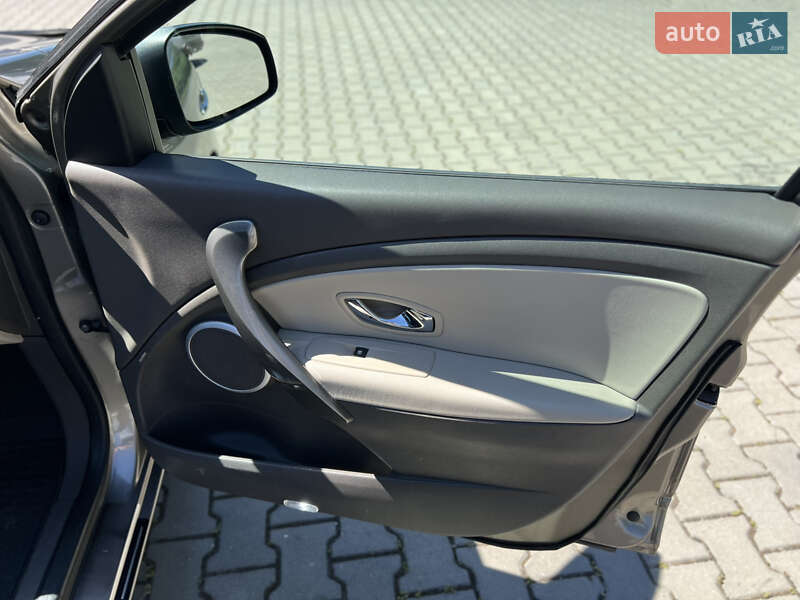 Хэтчбек Renault Megane 2012 в Новоселице