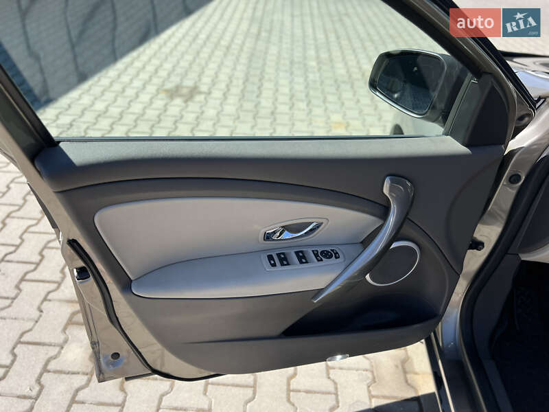 Хэтчбек Renault Megane 2012 в Новоселице