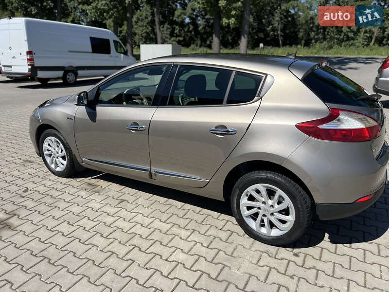 Хэтчбек Renault Megane 2012 в Новоселице