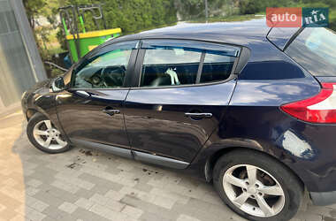 Хэтчбек Renault Megane 2010 в 