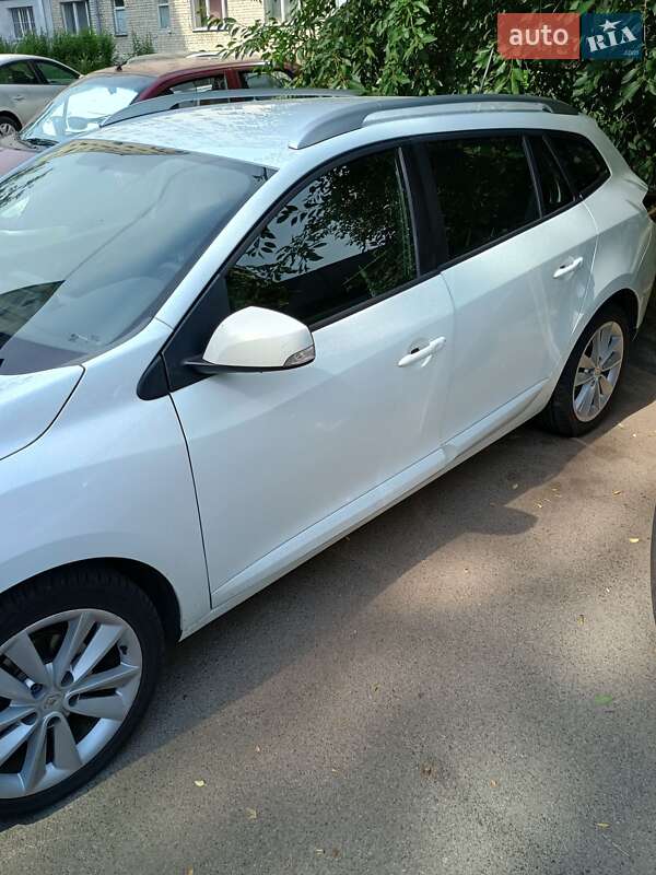 Универсал Renault Megane 2013 в Вишневом