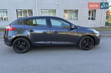 Хэтчбек Renault Megane 2012 в 