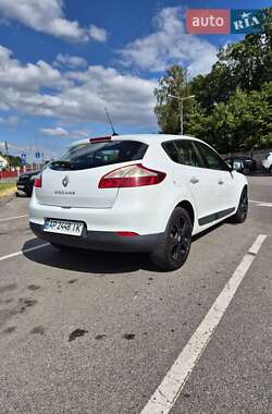 Хэтчбек Renault Megane 2011 в 
