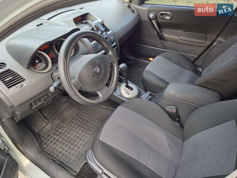 Седан Renault Megane 2004 в Каменском