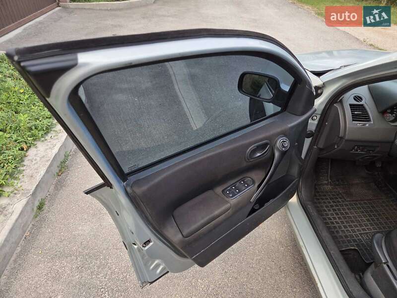 Седан Renault Megane 2004 в Каменском