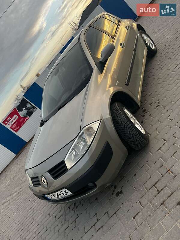 Хэтчбек Renault Megane 2004 в 