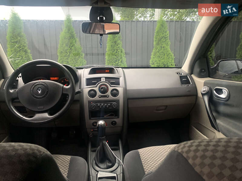 Седан Renault Megane 2004 в Звягеле