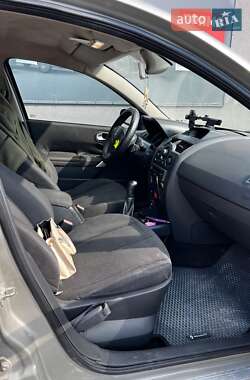 Хэтчбек Renault Megane 2004 в 
