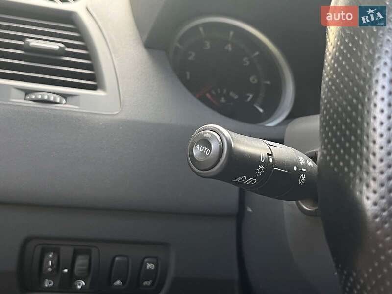 Седан Renault Megane 2006 в Киеве фото 25 Седан Renault Megane 2006 в Киеве