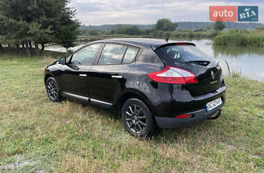Хэтчбек Renault Megane 2011 в 