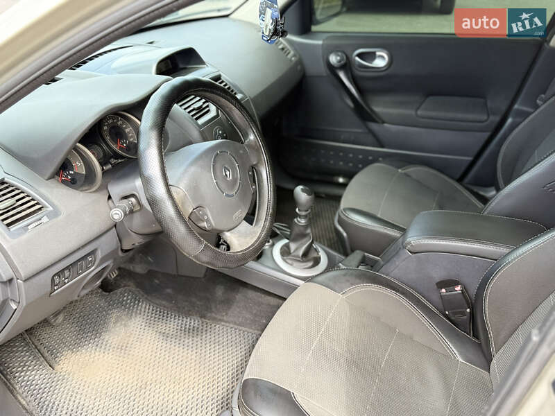 Седан Renault Megane 2006 в Днепре