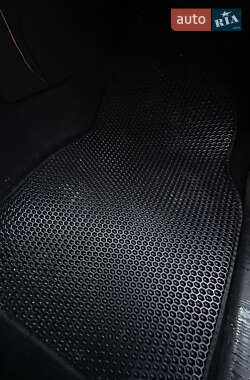 Хэтчбек Renault Megane 2005 в  фото 7 Хэтчбек Renault Megane 2005 в