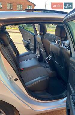 Хэтчбек Renault Megane 2013 в 