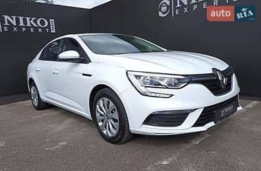Седан Renault Megane 2018 в 