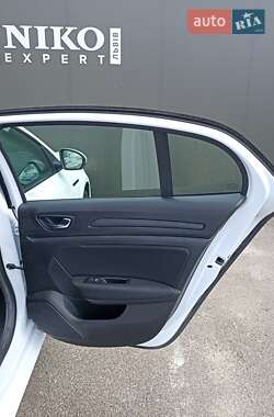 Седан Renault Megane 2018 в 