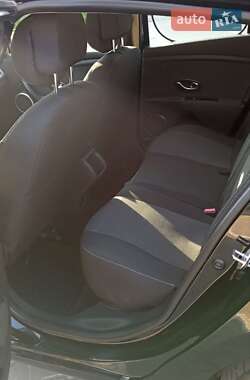 Хэтчбек Renault Megane 2012 в 