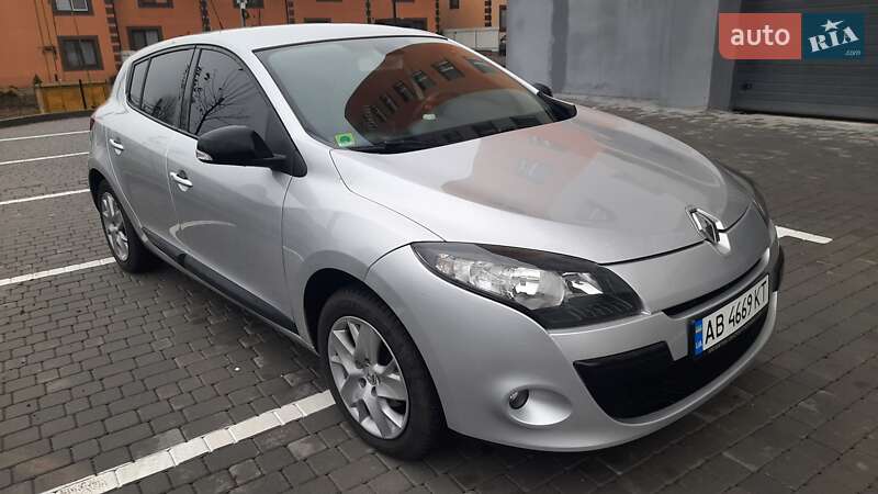 Хэтчбек Renault Megane 2011 в 