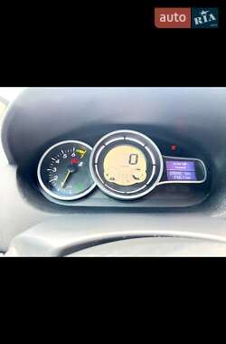 Хэтчбек Renault Megane 2011 в 