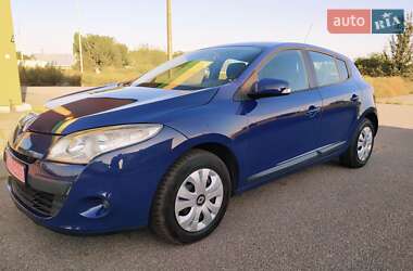 Хэтчбек Renault Megane 2010 в 