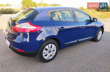 Хэтчбек Renault Megane 2010 в 