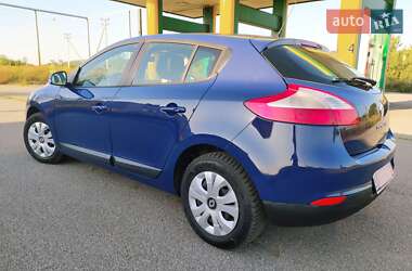 Хэтчбек Renault Megane 2010 в 