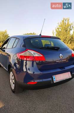 Хэтчбек Renault Megane 2010 в 
