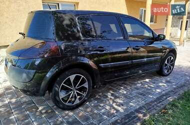 Хэтчбек Renault Megane 2005 в 