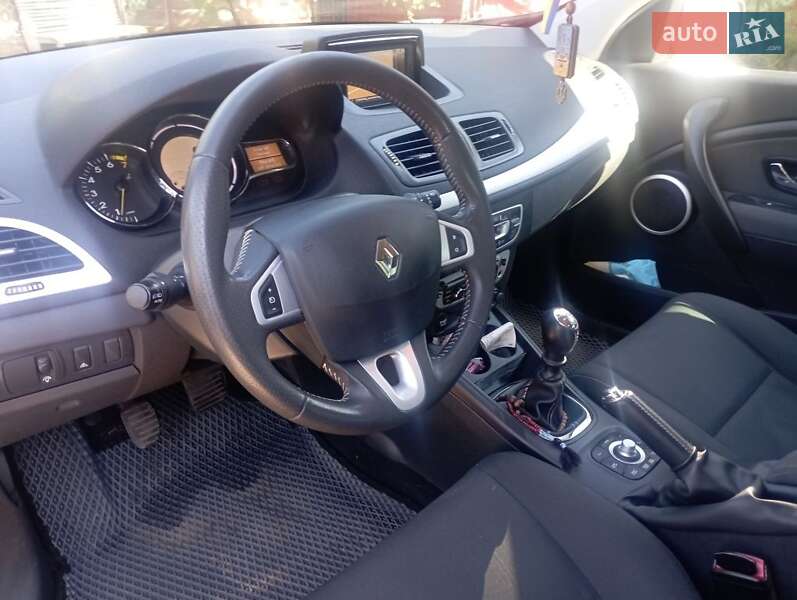 Универсал Renault Megane 2012 в Петрове фото 30 Универсал Renault Megane 2012 в Петрове