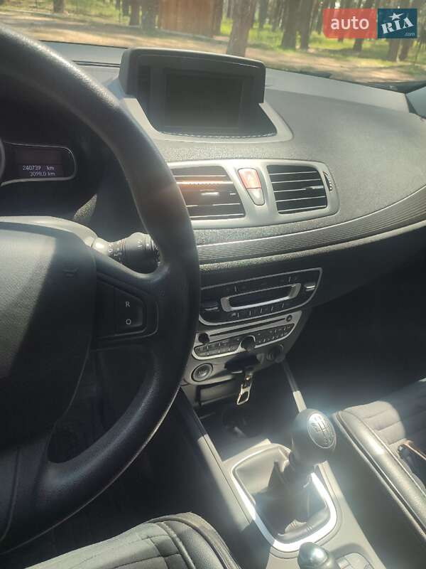 Хэтчбек Renault Megane 2010 в Ахтырке фото 11 Хэтчбек Renault Megane 2010 в Ахтырке