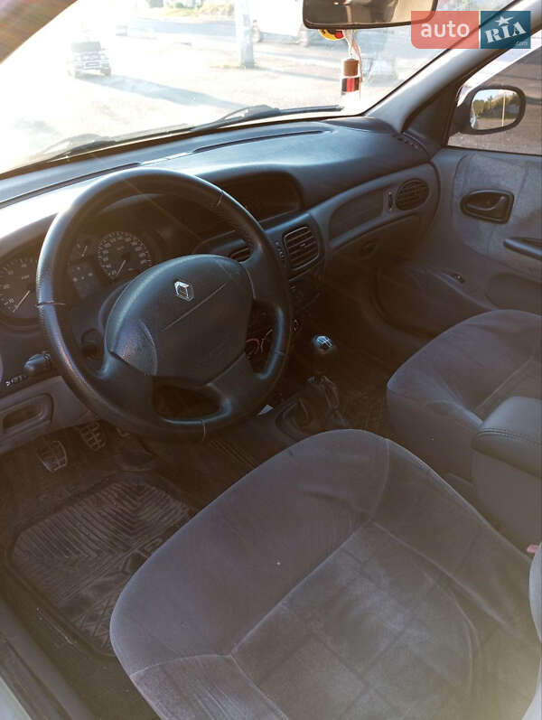 Седан Renault Megane 2001 в Киеве фото 4 Седан Renault Megane 2001 в Киеве