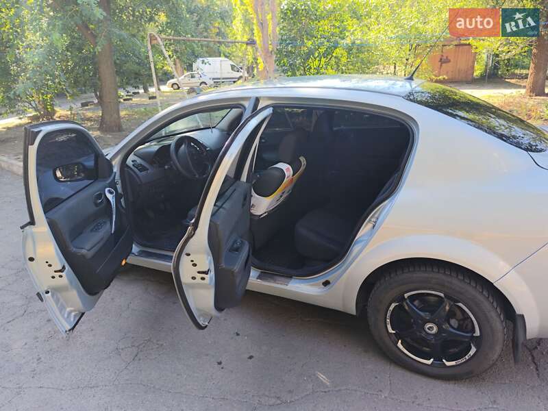 Седан Renault Megane 2004 в Кривом Роге фото 11 Седан Renault Megane 2004 в Кривом Роге