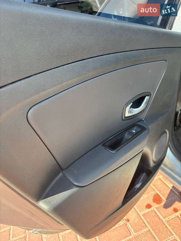 Універсал Renault Megane 2010 в Рівному фото 17 Універсал Renault Megane 2010 в Рівному