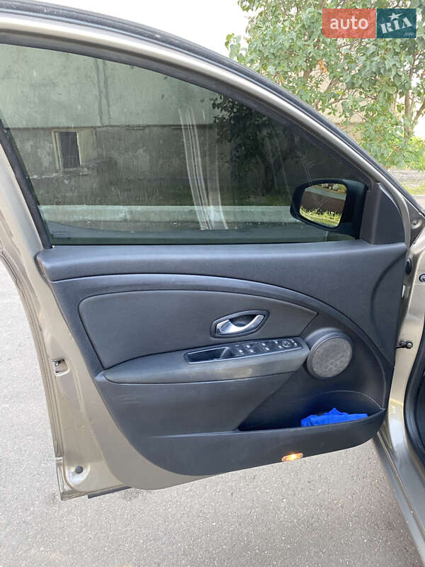 Универсал Renault Megane 2010 в Баштанке фото 30 Универсал Renault Megane 2010 в Баштанке