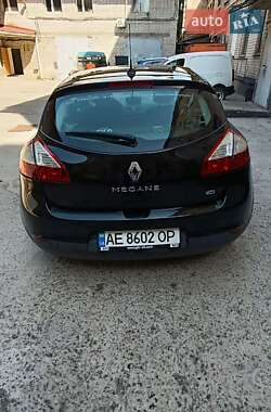Хэтчбек Renault Megane 2011 в 