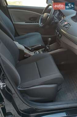 Хэтчбек Renault Megane 2011 в 