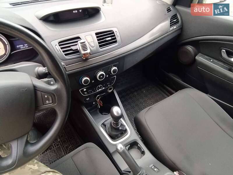 Универсал Renault Megane 2009 в Городке