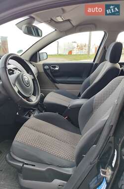 Хэтчбек Renault Megane 2004 в 