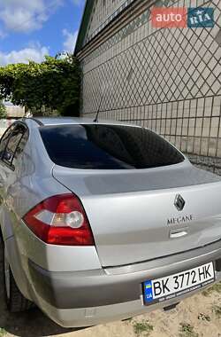 Седан Renault Megane 2005 в  фото 3 Седан Renault Megane 2005 в