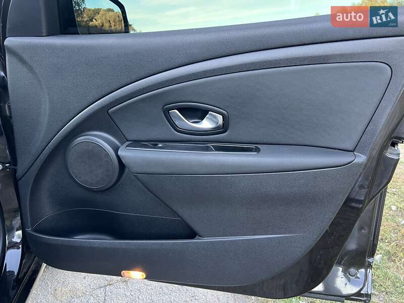 Универсал Renault Megane 2010 в Ромнах фото 39 Универсал Renault Megane 2010 в Ромнах