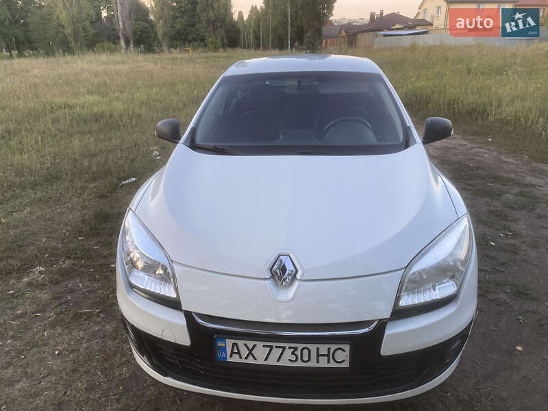 Хэтчбек Renault Megane 2012 в 