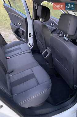 Хэтчбек Renault Megane 2012 в 