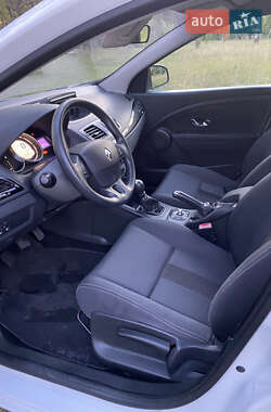 Хэтчбек Renault Megane 2012 в 