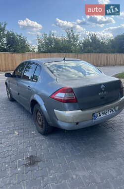 Седан Renault Megane 2006 в  фото 5 Седан Renault Megane 2006 в