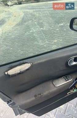 Седан Renault Megane 2006 в  фото 12 Седан Renault Megane 2006 в
