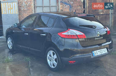 Хэтчбек Renault Megane 2011 в 