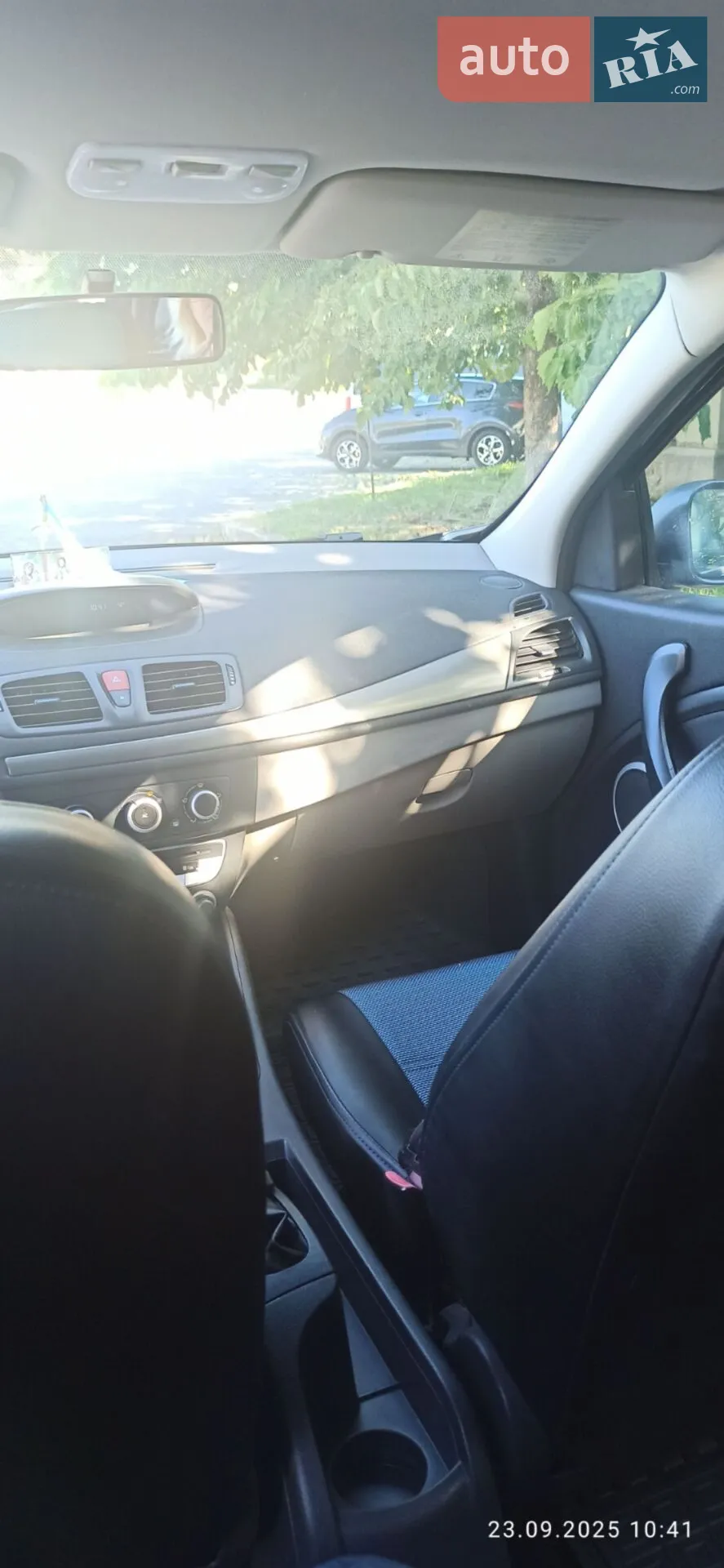 2010 Renault Megane - мініатюра 12