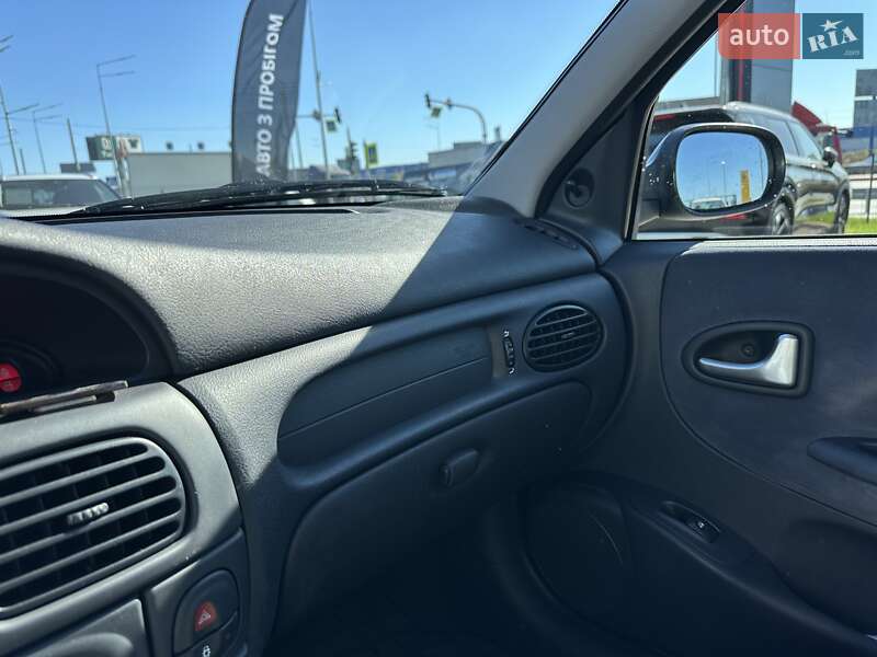 Седан Renault Megane 2003 в Киеве