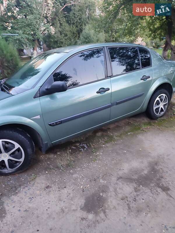 Седан Renault Megane 2004 в Береговому фото Седан Renault Megane 2004 в Береговому